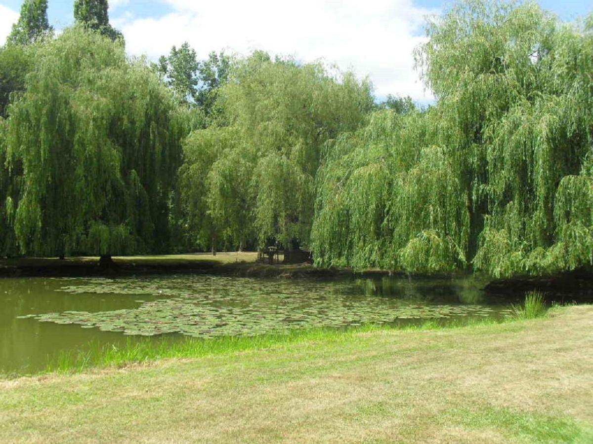 La Lune Lake Joue-en-Charnie Екстер'єр фото