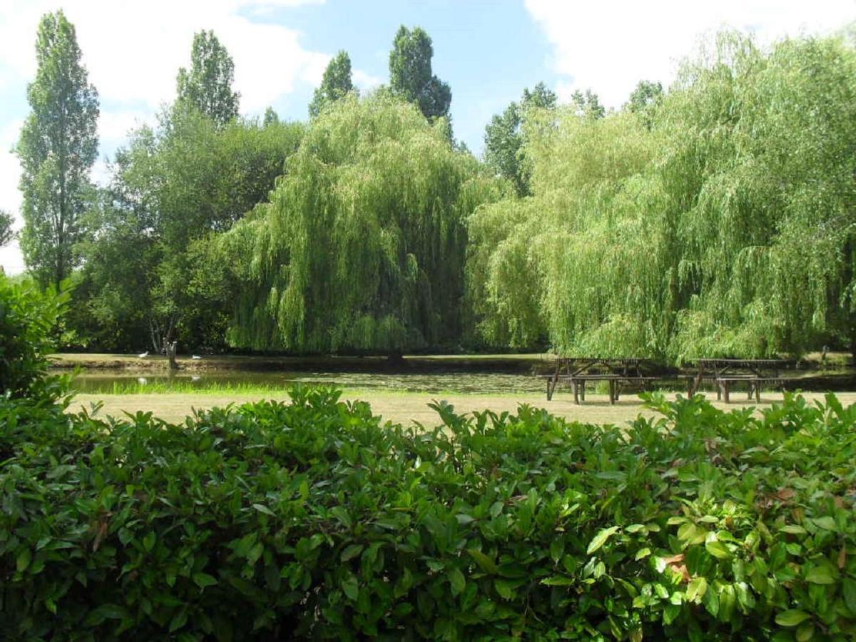 La Lune Lake Joue-en-Charnie Екстер'єр фото